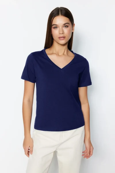 TRENDYOLMİLLA Navy Blue 100% Cotton Basic V-neck Knitting T-Shirt
