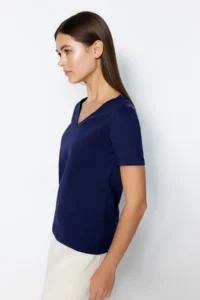 TRENDYOLMİLLA Navy Blue 100% Cotton Basic V-neck Knitting T-Shirt - Image 3