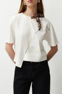 TRENDYOLMİLLA White Thick Cotton Leopard Barbell Neck Detailed Knitting T-Shirt