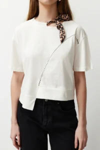TRENDYOLMİLLA White Thick Cotton Leopard Barbell Neck Detailed Knitting T-Shirt - Image 2
