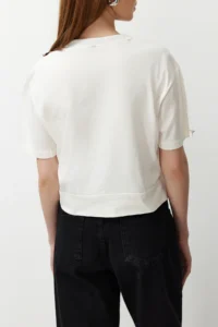 TRENDYOLMİLLA White Thick Cotton Leopard Barbell Neck Detailed Knitting T-Shirt - Image 4