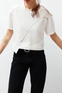 TRENDYOLMİLLA White Thick Cotton Leopard Barbell Neck Detailed Knitting T-Shirt - Image 5