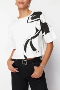 Edit by Trendyol White Regular Knitting T-Shirt - Image 2