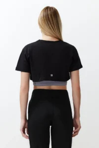 TRENDYOLMİLLA Black Gray Melange 100% Cotton 2 Layer Reflective Printed Crop Knitting Sports T-Shirt - Image 6