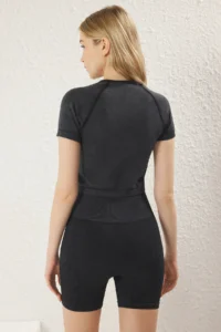 TRENDYOLMİLLA Black Seamless Crop Knitting Suitable Sports Top/Blouse - Image 5
