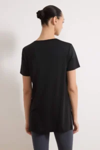 TRENDYOLMİLLA Black Micro Material Slit Detailed Knitting Sports T-Shirt - Image 4
