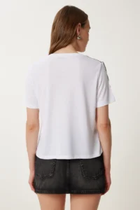 Happiness İstanbul Women's White Contrast Stitching Detailed Knitted T-Shirt - Image 4