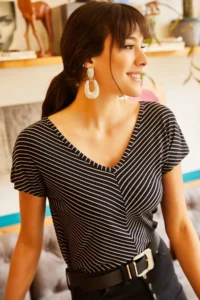Olalook Women Black Front Back V Oblique T-shirt - Image 2
