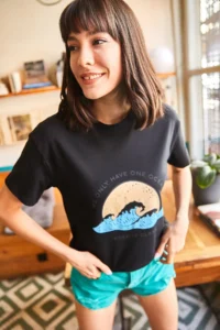 Olalook Women Black Ocean T-Shirt - Image 3