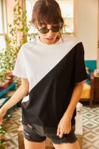 Olalook Women White Asymmetric Bloklu T-shirt