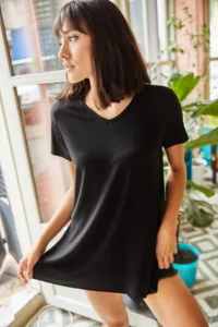 Olalook Women's Black V-Neck Loose Loose T-Shirt with Side Slits