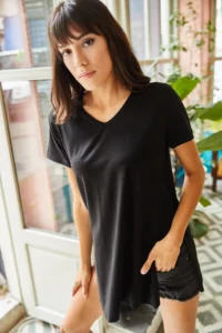 Olalook Women's Black V-Neck Loose Loose T-Shirt with Side Slits - Image 3
