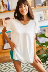 Olalook Women's Ecru V-Neck Loose Loose T-Shirt with Side Slits - Image 3