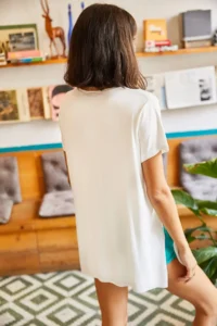 Olalook Women's Ecru V-Neck Loose Loose T-Shirt with Side Slits - Image 6