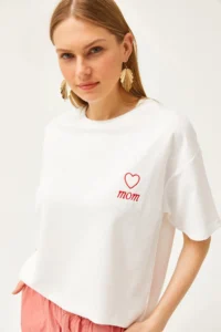 Olalook Women's Ecru Mom Embroidered 2 Thread Oversize T-Shirt