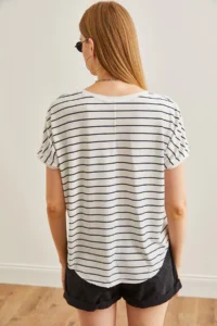 Olalook Women's Black V-Neck Striped Dirty Stitching Casual T-Shirt - Image 4
