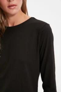 TRENDYOLMİLLA Black 100% Cotton Long Sleeve Crew Neck Regular/Normal Pattern Basic Knitting T-Shirt - Image 2