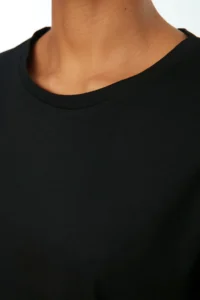 TRENDYOLMİLLA Black 100% Cotton Long Sleeve Crew Neck Regular/Normal Pattern Basic Knitting T-Shirt - Image 3
