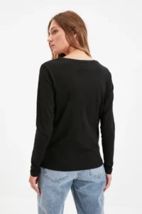 TRENDYOLMİLLA Black 100% Cotton Regular/Normal Pattern Basic V-neck Long Sleeve Knitting T-Shirt - Image 5