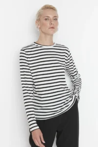 TRENDYOLMİLLA White Striped Basic Knitting T-Shirt - Image 2