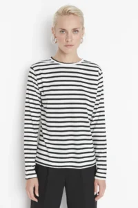 TRENDYOLMİLLA White Striped Basic Knitting T-Shirt - Image 3