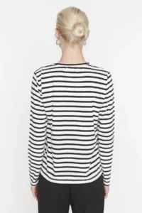 TRENDYOLMİLLA White Striped Basic Knitting T-Shirt - Image 5