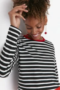 TRENDYOLMİLLA Black Striped relaxed Pattern Basic Crew Neck Colorful Ribbed Knitting T-Shirt