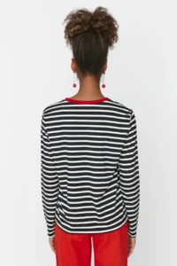 TRENDYOLMİLLA Black Striped relaxed Pattern Basic Crew Neck Colorful Ribbed Knitting T-Shirt - Image 4