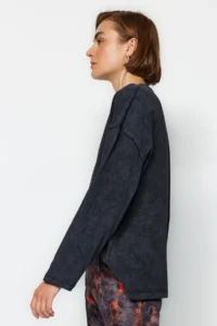 TRENDYOLMİLLA Anthracite Thick Cotton Aged Effect Relaxed Pattern Crew Neck Knitting T-Shirt - Image 3