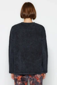TRENDYOLMİLLA Anthracite Thick Cotton Aged Effect Relaxed Pattern Crew Neck Knitting T-Shirt - Image 6