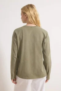 TRENDYOLMİLLA Khaki Thick Cotton Aged Effect Relaxed Pattern Crew Neck Long Sleeve Knitting T-Shirt - Image 4