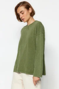 TRENDYOLMİLLA Khaki Thick Cotton Aged Effect Relaxed Pattern Crew Neck Long Sleeve Knitting T-Shirt - Image 7
