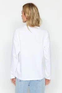 TRENDYOLMİLLA White 100% Thick Cotton Basic Crew Neck Oversized/Wide Pattern Knitting T-Shirt - Image 9