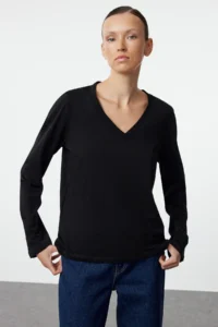 TRENDYOLMİLLA Black-White 2 Sets Package 100% Cotton V-neck Regular/Normal Cut Knitting T-Shirt - Image 11
