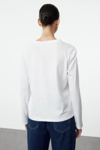 TRENDYOLMİLLA Black-White 2 Sets Package 100% Cotton V-neck Regular/Normal Cut Knitting T-Shirt - Image 14