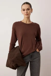TRENDYOLMİLLA Wardrobe Essentials – Brown Crew Neck relaxed/Rahat Pattern Knitting T-Shirt | - Image 2