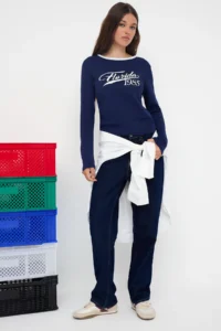 TRENDYOLMİLLA Navy Blue Slogan Printed Stripe Detailed Fitted Crew Neck Flexible Knitting T-Shirt - Image 2