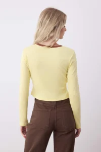 TRENDYOLMİLLA Light Yellow Embroidered Fitted Knitting T-Shirt with Contrast Detail - Image 4