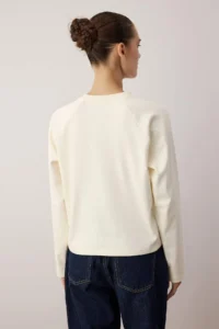 TRENDYOLMİLLA Ecru relaxed/Boxy Fit Crop Long Sleeve Knitting T-Shirt - Image 4