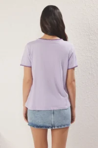 TRENDYOLMİLLA Lilac 100% Cotton Contrast Stitching Detailed Basic Crew Neck Knitting T-Shirt - Image 4