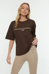 TRENDYOLMİLLA Brown 100% Cotton Slogan Printed relaxed/Wide Relaxed Cut Knitting T-Shirt - Image 2