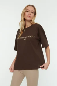 TRENDYOLMİLLA Brown 100% Cotton Slogan Printed relaxed/Wide Relaxed Cut Knitting T-Shirt - Image 3