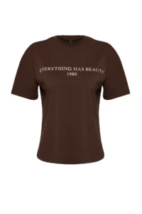 TRENDYOLMİLLA Brown 100% Cotton Slogan Printed relaxed/Wide Relaxed Cut Knitting T-Shirt - Image 9