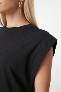 TRENDYOLMİLLA Black 100% Cotton Wadding Look Basic Crew Neck Knitting T-Shirt - Image 5
