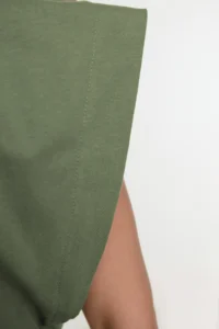 TRENDYOLMİLLA Khaki 100% Cotton Wadding Look Basic Crew Neck Knitting T-Shirt - Image 4