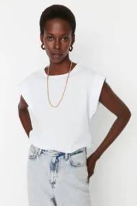 TRENDYOLMİLLA White 100% Cotton Wadding Look Basic Crew Neck Knitting T-Shirt