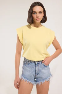 TRENDYOLMİLLA Light Yellow 100% Cotton Wadding Appearance Basic Crew Neck Knitting T-Shirt