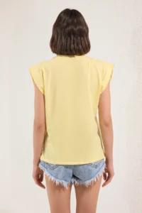 TRENDYOLMİLLA Light Yellow 100% Cotton Wadding Appearance Basic Crew Neck Knitting T-Shirt - Image 4
