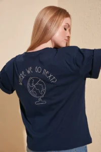 TRENDYOLMİLLA Navy Blue 100% Cotton Back Embroidered relaxed/Wide Relaxed Cut Crew Neck Knitting T-Shirt - Image 8