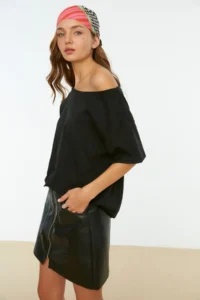TRENDYOLMİLLA Black 100% Cotton Oversized/Wide Pattern Boat Neck Knitting T-Shirt - Image 3